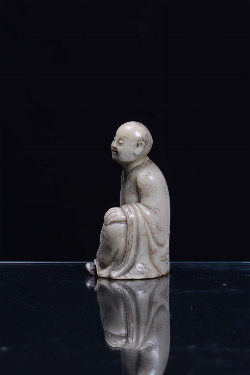 Figura Maschile in Pietra Saponaria, Cina, Dinastia Qing, Periodo Qianlong (1736-1795)