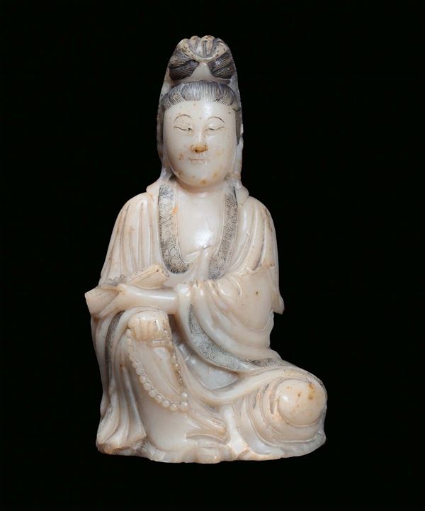 Guanyin seduta in pietra saponaria, Cina, Dinastia Qing, XIX secolo