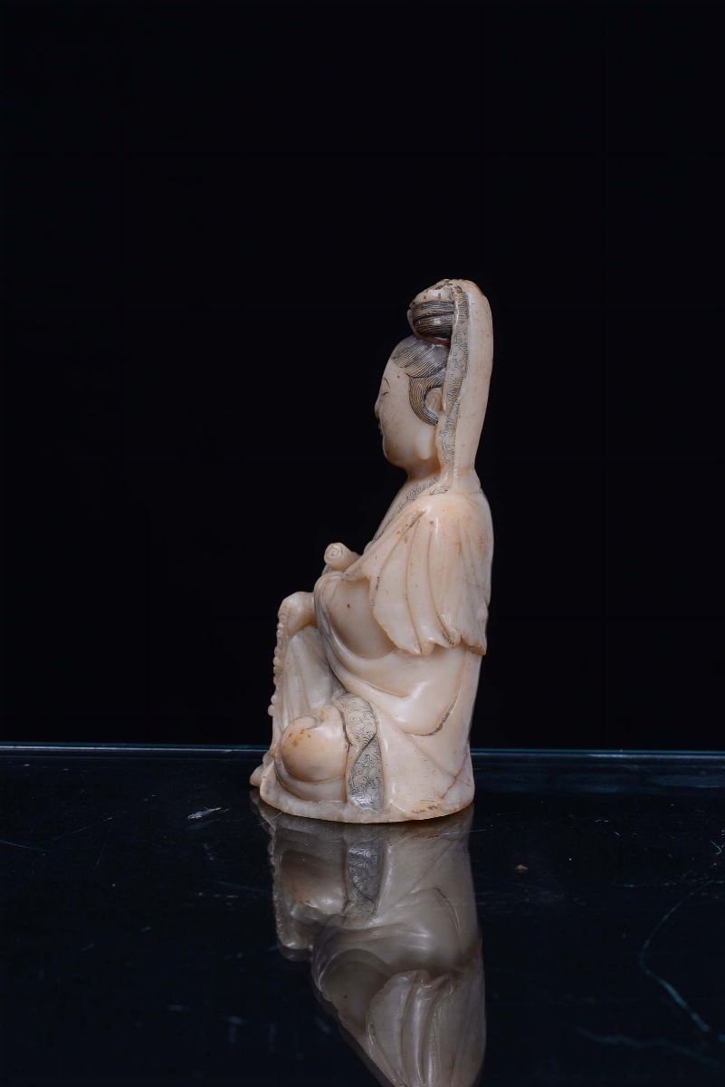 Guanyin Seduta in Pietra Saponaria, Cina, Dinastia Qing, XIX Secolo