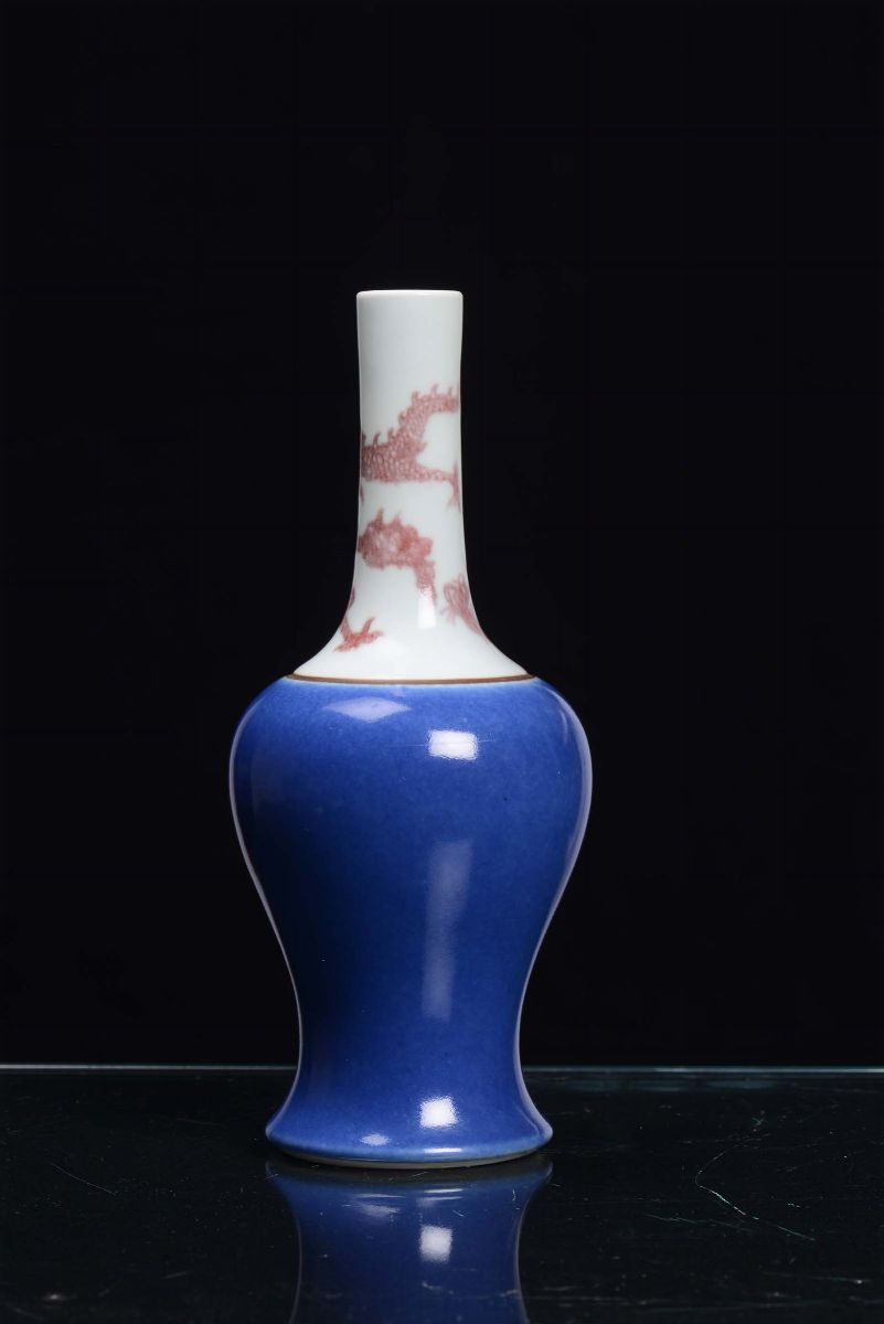Vaso in Porcellana Blu con Drago in Rosso Sotto Coperta, Cina, Dinastia Qing, XIX Secolo