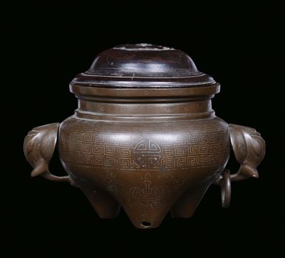 Incensiere in Bronzo con Coperchio in Legno e Manici a Testa di Elefante, Cina, Dinastia Qing, XV...
