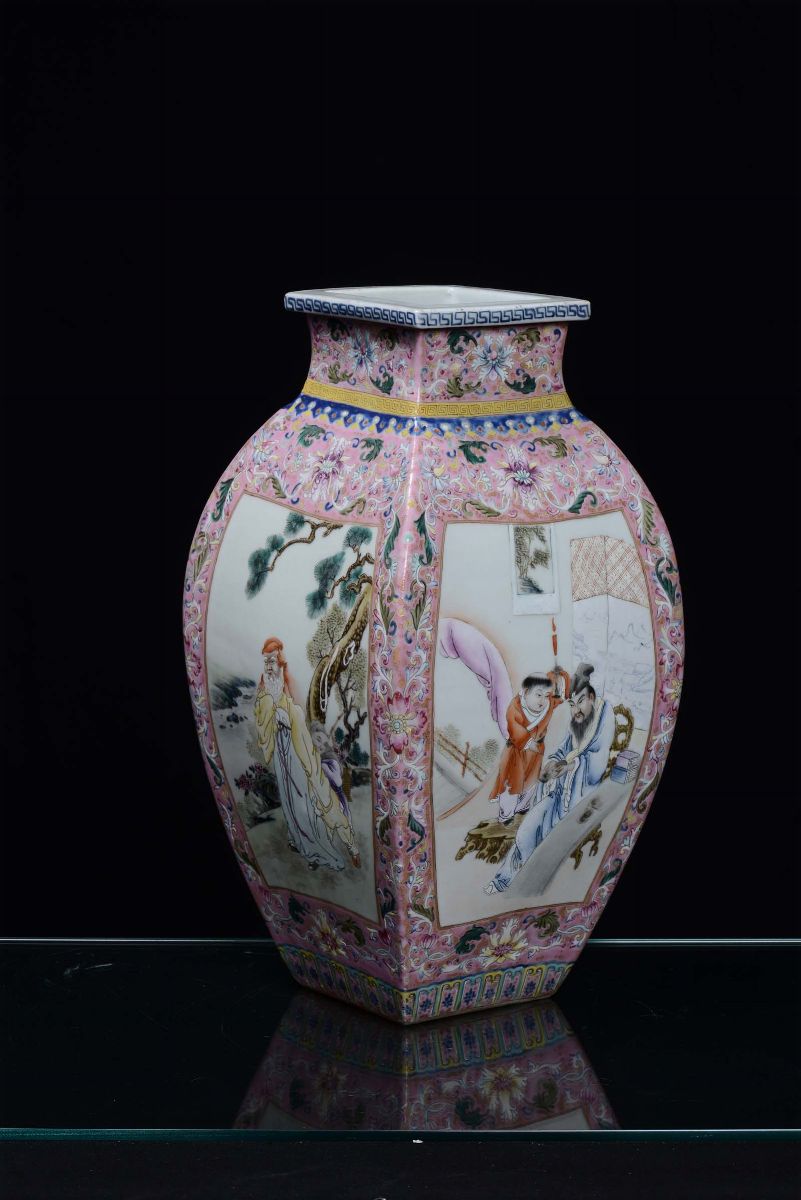 Vaso a Sezione Quadrata in Porcellana Famiglia Rosa, Cina, Repubblica, XX Secolo