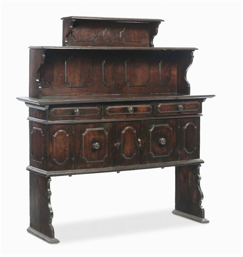 Credenza in noce massello, XVII secolo  - Auction Furnishings and Works of Art from Important Private Collections - Cambi Casa d'Aste