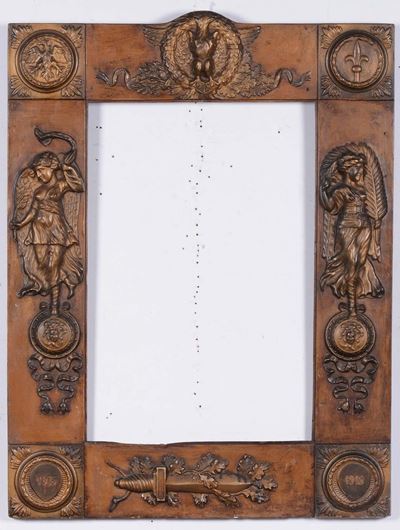 Cornice Liberty Piatta con Decori a Rilievo, XIX Secolo