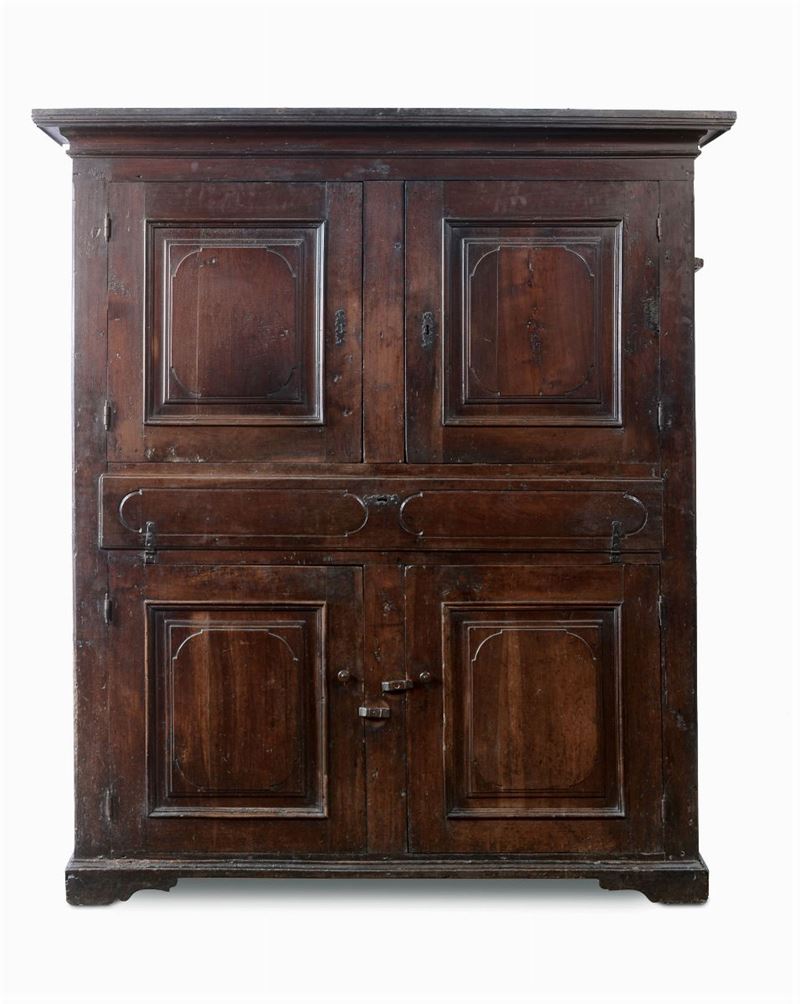 Armadio in noce a quattro ante, probabilmente Cremona XVIII secolo  - Auction Furnishings and Works of Art from Important Private Collections - Cambi Casa d'Aste