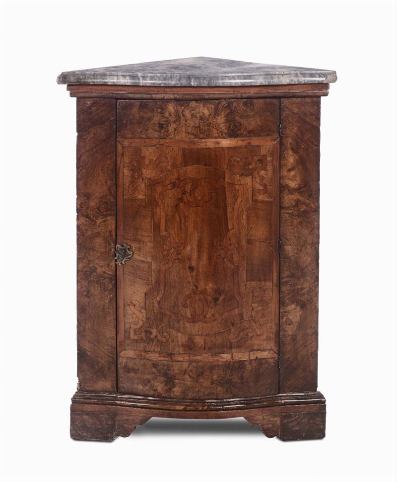 Angoliera lastronata in radica e legni vari, XVIII secolo  - Auction Furnishings and Works of Art from Important Private Collections - Cambi Casa d'Aste