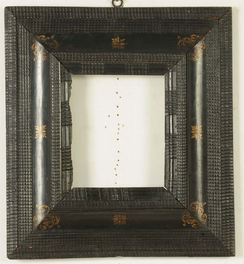 Piccola cornice guillochè ebanizzata, XVII secolo  - Auction Antique Frames from 16th to 19th century - Cambi Casa d'Aste