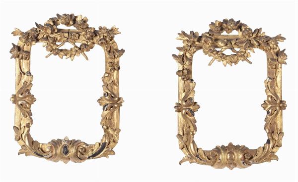 Coppia di piccole cornici intagliate e dorate, XVIII secolo