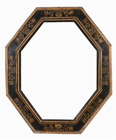 Cornice Ottagonale a Cassetta Laccata e Dorata, XVII Secolo