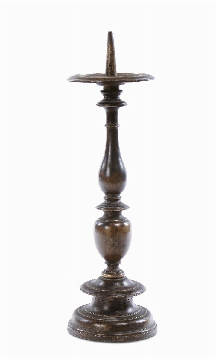 Candeliere a rocchetto in bronzo, XVI-XVII secolo  - Asta Asta a Tempo 2-2014 - Cambi Casa d'Aste
