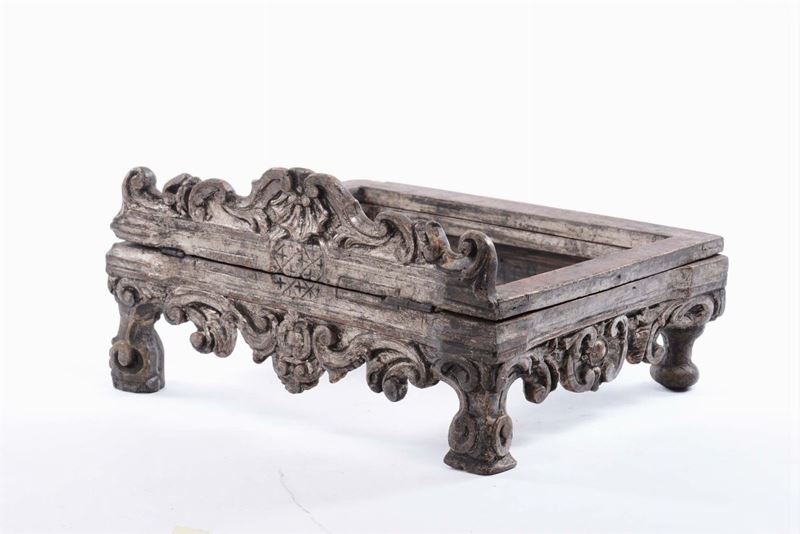 Leggio da tavolo in legno intagliato e argentato  - Asta Arredi e Oggetti d'Arte da Importanti Collezioni Private - Cambi Casa d'Aste