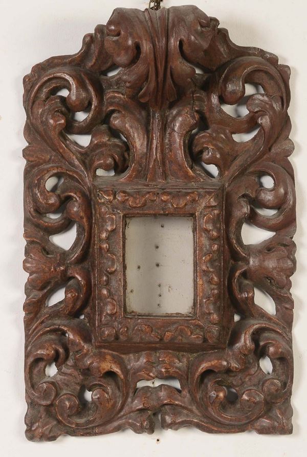 Piccola cornice a specchio intagliata e laccata, XVIII secolo