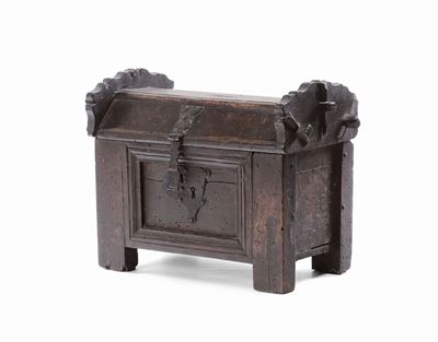 Piccolo Forziere in Legno di Noce, XVII Secolo
