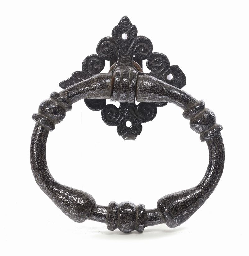 Antico battente in ferro battuto  - Asta Arredi e Oggetti d'Arte da Importanti Collezioni Private - Cambi Casa d'Aste