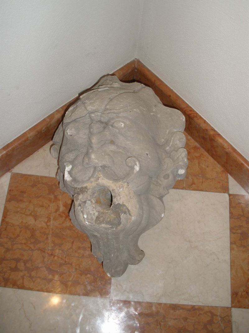 Mascherone da fontana in pietra  - Asta Arredi e Oggetti d'Arte da Importanti Collezioni Private - Cambi Casa d'Aste