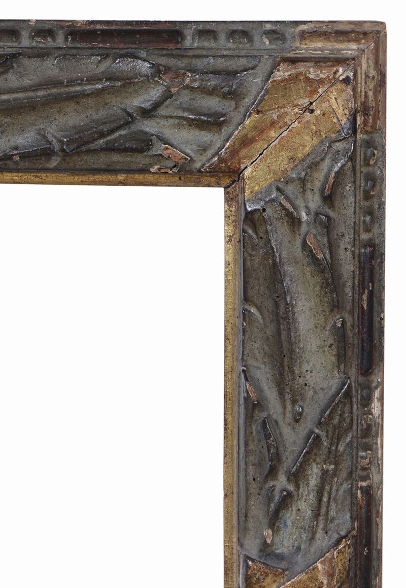 Cornice intagliata e laccata a fondo verde, XVII secolo  - Auction Antique Frames from 16th to 19th century - Cambi Casa d'Aste
