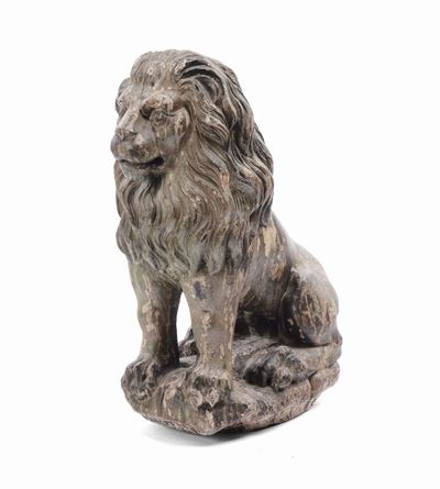 Leone Seduto in Legno Intagliato e Laccato a Finto Bronzo, XVIII Secolo