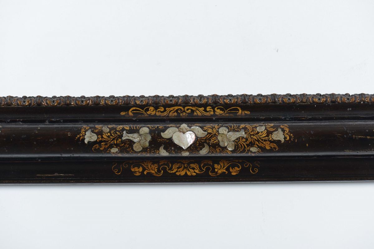 Cornice con Intarsi in Madreperla e Decori Dorati, Venezia XVIII Secolo