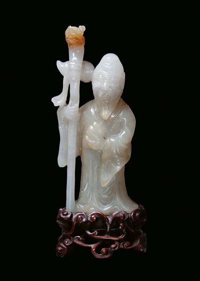 Figura di Saggio con Bastone in Giada Bianca e Russet, Cina, Dinastia Qing, XIX Secolo