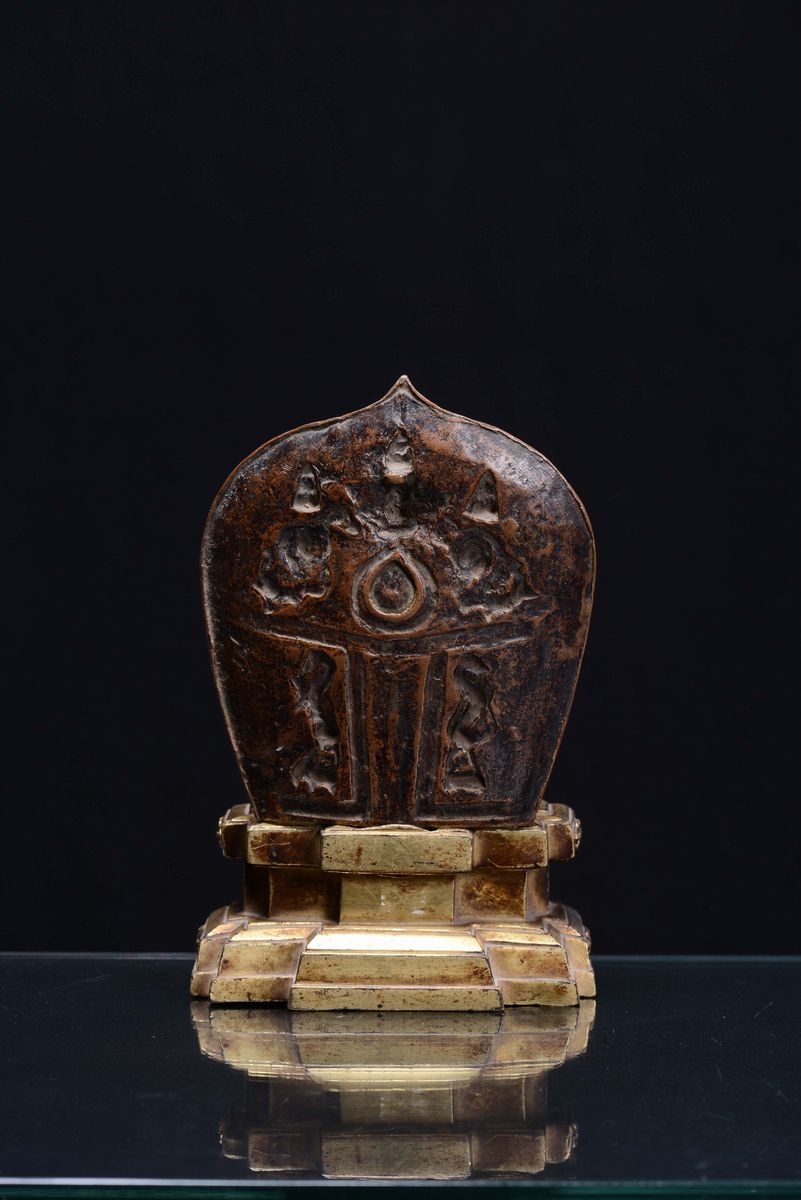 Buddha in Avorio Scolpito Seduto su Trono in Bronzo Dorato, Cina, Dinastia Qing, XVIII-XIX Secolo