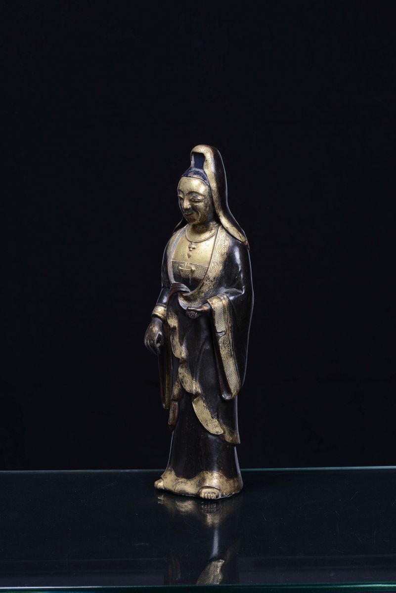 Figura di Guanyin in Rame Sbalzato e Dorato Cina, Dinastia Qing, XIX Secolo