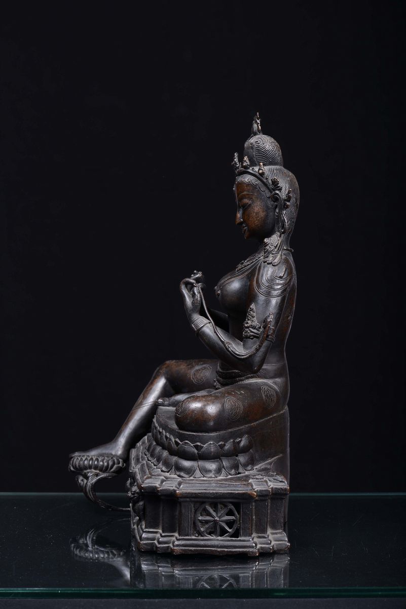 Bodhisattva in Bronzo a Patina Scura, Sud-est Asiatico, Primo Quarto XIX Secolo