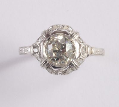 Anello con Diamante Centrale di Vecchio Taglio per Ct 1,00 Circa