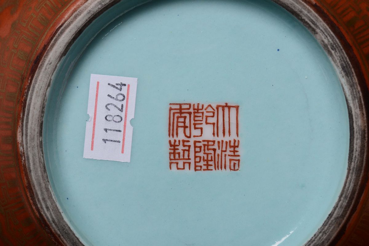 Coppia di Vasi Ad Ampolla in Porcellana con Fondo Arancione, Cina, Dinastia Qing, Fine del XIX Se...