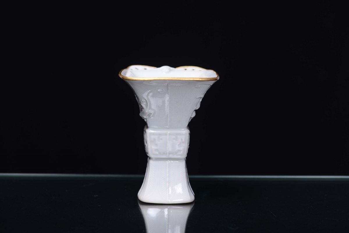 Coppa in Porcellana Bianca con Bordo Dorato, Cina, Dinastia Qing, Epoca Qianlong (1736-1795)