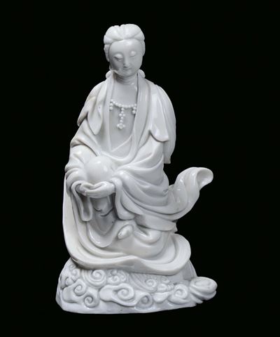 Guanyin in Porcellana Blanc De Chine, Dehua, Cina, Fine del XVII Secolo