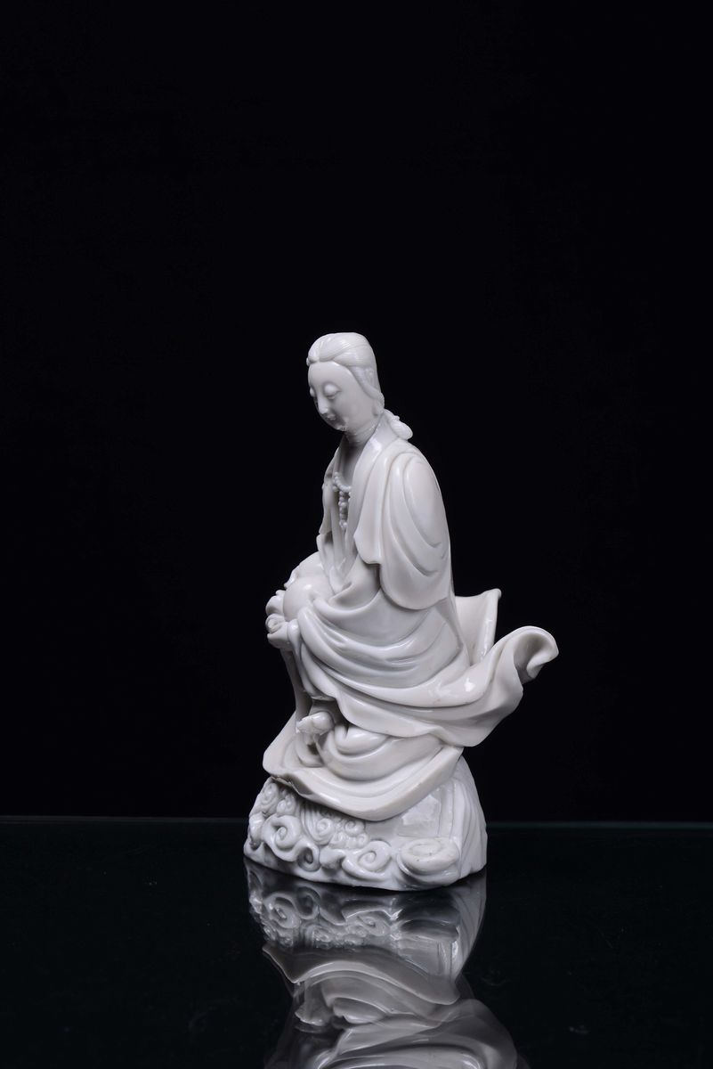 Guanyin in Porcellana Blanc De Chine, Dehua, Cina, Fine del XVII Secolo