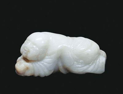 Piccola Figura di Budai Sdraiata in Giada Bianca, Cina, Dinastia Qing, XIX Secolo