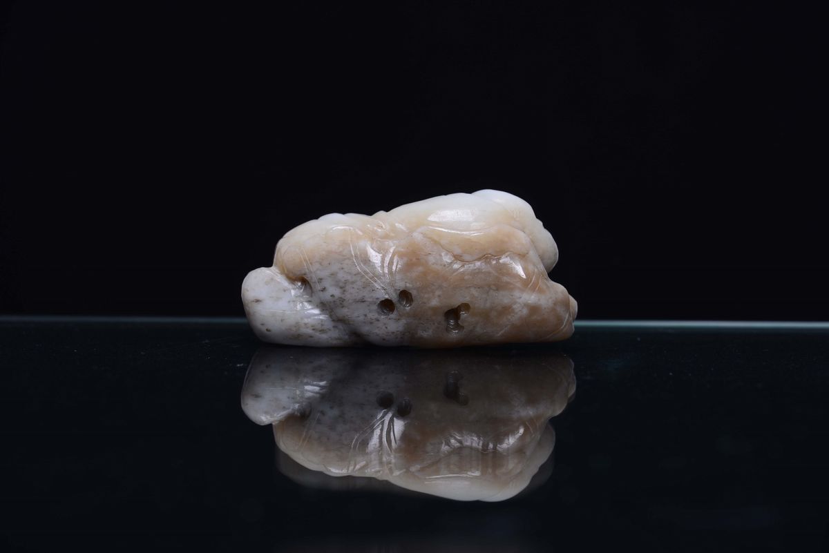 Piccola Figura di Budai Sdraiata in Giada Bianca, Cina, Dinastia Qing, XIX Secolo