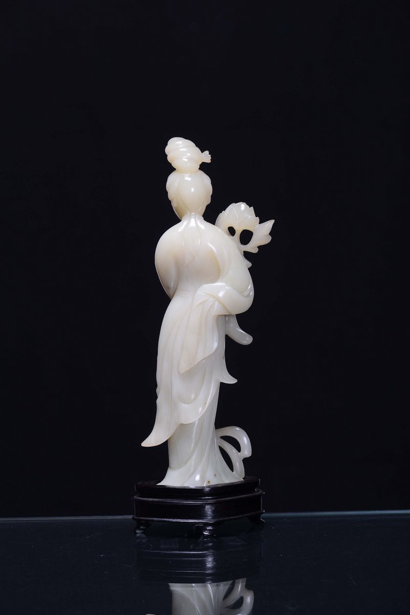 Guanyin in Giada Bianca con Fiore di Loto, Cina , XX Secolo