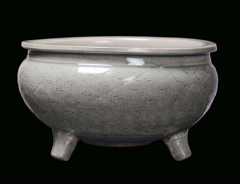 A Celadon porcelain tripod censer, China, Ming Dynasty, 16th century  - Auction Fine Chinese Works of Art - Cambi Casa d'Aste