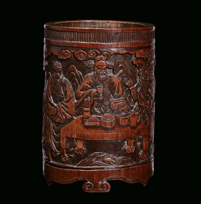 Portapennelli in Legno di Bambù Finemente Intagliato con Figure Orientali, Cina, Dinastia Qing, X...
