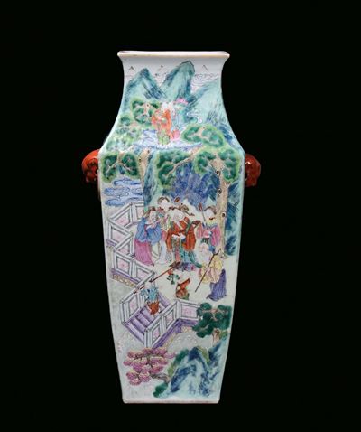 Vaso in Porcellana Policroma Famiglia Rosa con Personaggi, Cina, Dinastia Qing, Periodo Daoguang ...