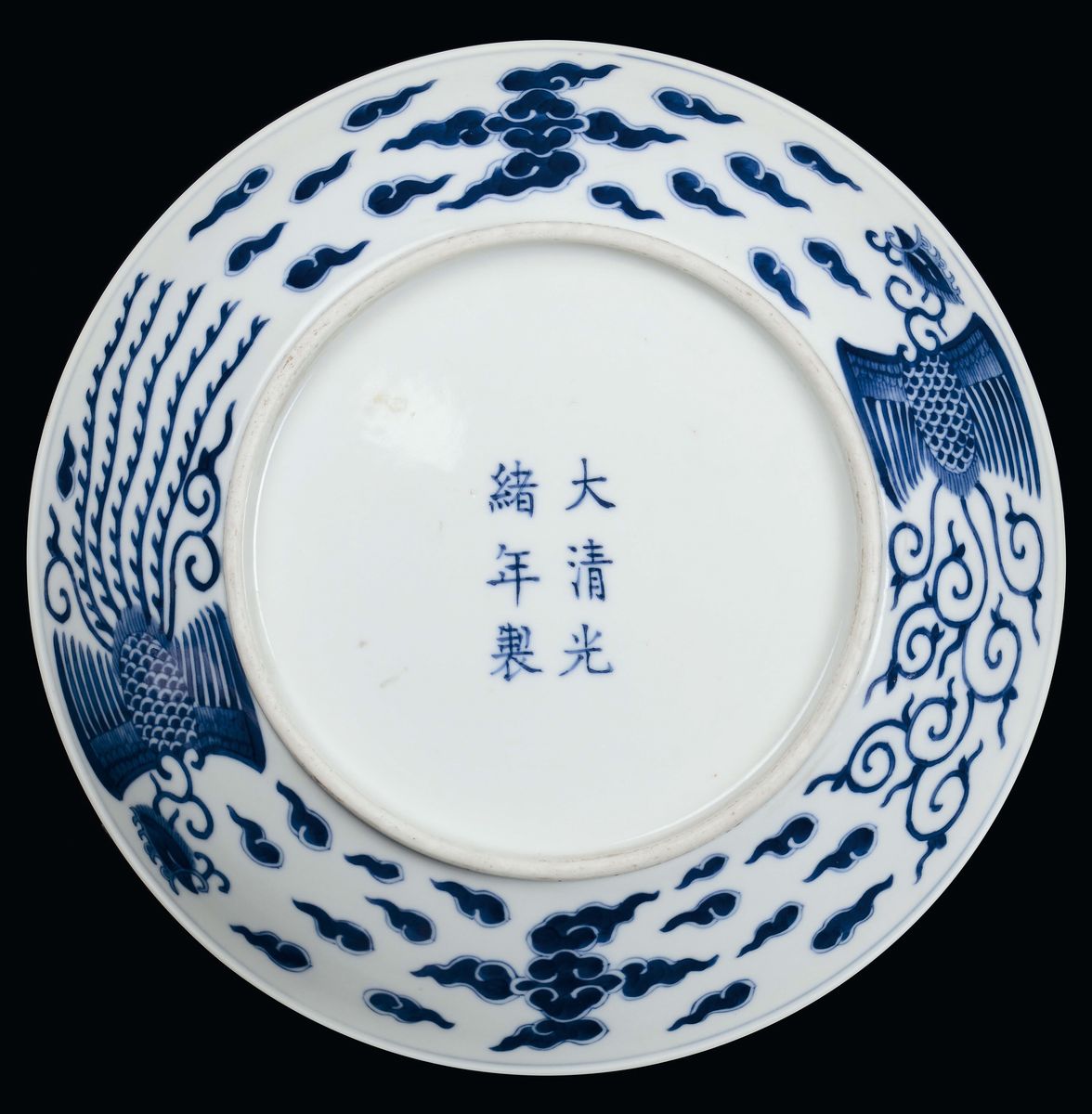 Piatto in Porcellana Bianca e Blu con Decori di Fenici, Cina, Dinastia Qing, Periodo Guangxu ( 18...