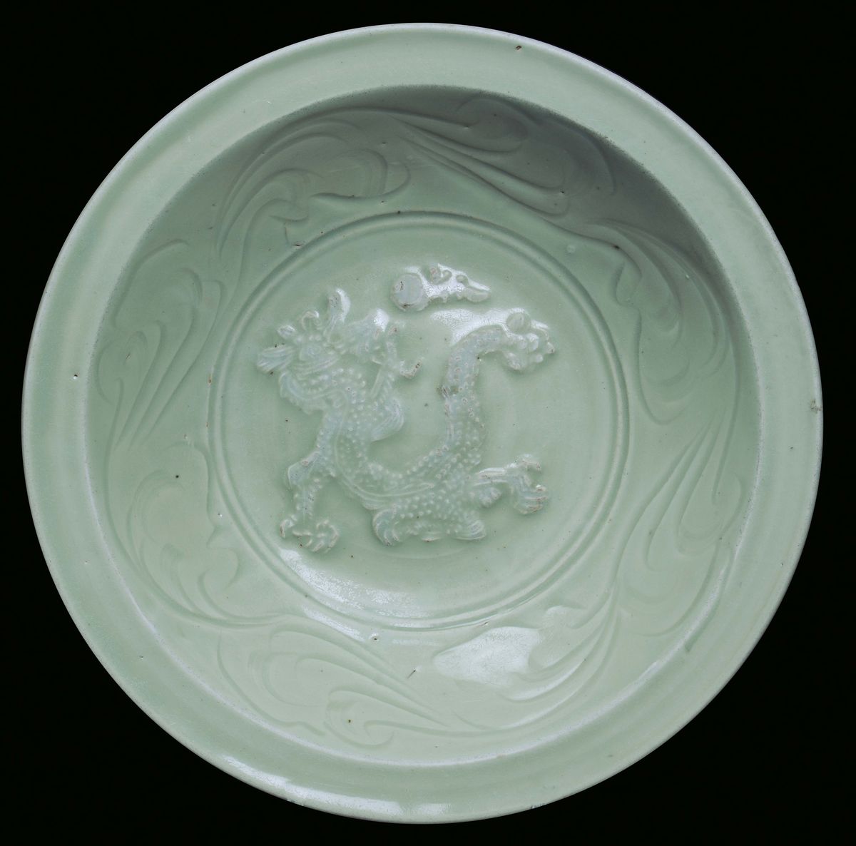 Piatto in Porcellana Celadon con Drago, Cina, Dinastia Ming, XV Secolo