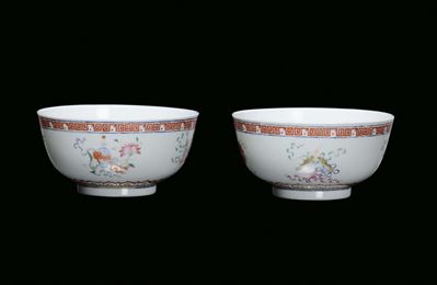 Coppia di Coppette in Porcellana Bianca con Decori Simbolici, Cina Dinastia Qing, Periodo Guangxu...