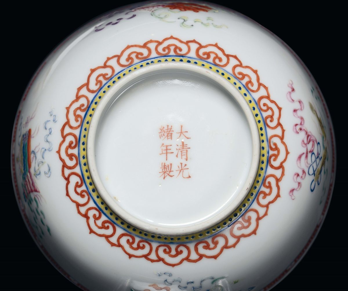 Coppia di Coppette in Porcellana Bianca con Decori Simbolici, Cina Dinastia Qing, Periodo Guangxu...