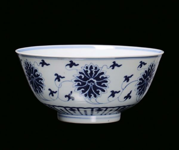 Coppetta in porcellana bianca e blu, Cina XX secolo