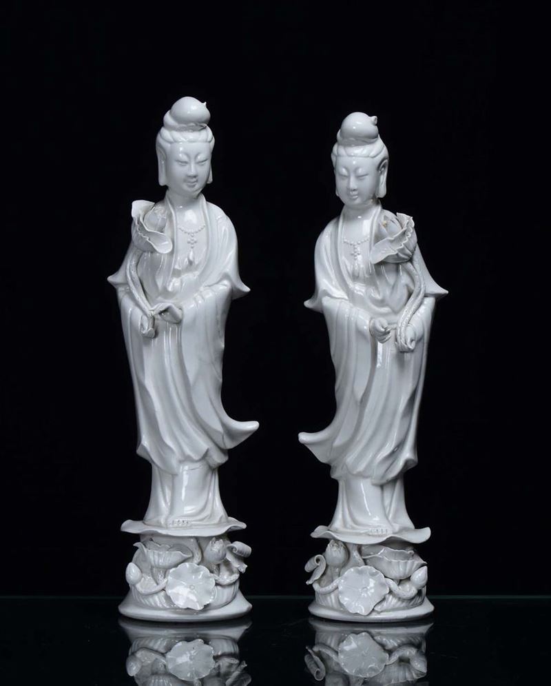 A pair of porcelain Guaynin, China 20th century  - Auction Fine Chinese Works of Art - Cambi Casa d'Aste