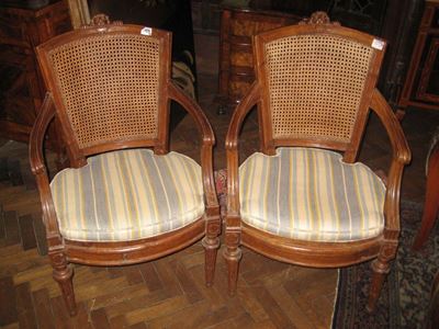Coppia di Poltrone Luigi XVI in Legno Intagliato