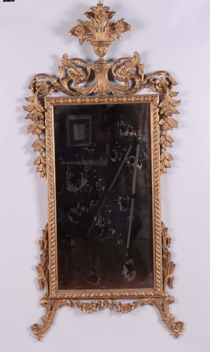 Specchiera in stile in legno intagliato e dorato  - Asta Arredi e Oggetti d'Arte da Importanti Collezioni Private - Cambi Casa d'Aste