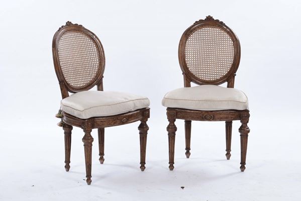 Coppia sedie Luigi XVI in noce, XVIII secolo