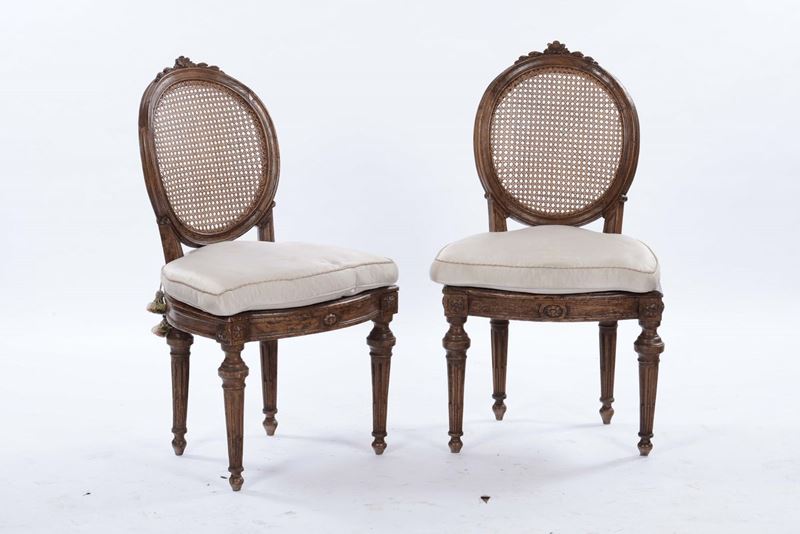 Coppia sedie Luigi XVI in noce, XVIII secolo  - Asta Arredi e Oggetti d'Arte da Importanti Collezioni Private - Cambi Casa d'Aste