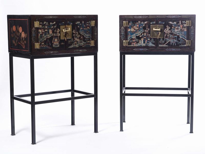 Two cabinets-on-stand lacquered on black background and iron base, China, 20th century  - Auction Furnishings and Works of Art from Important Private Collections - Cambi Casa d'Aste