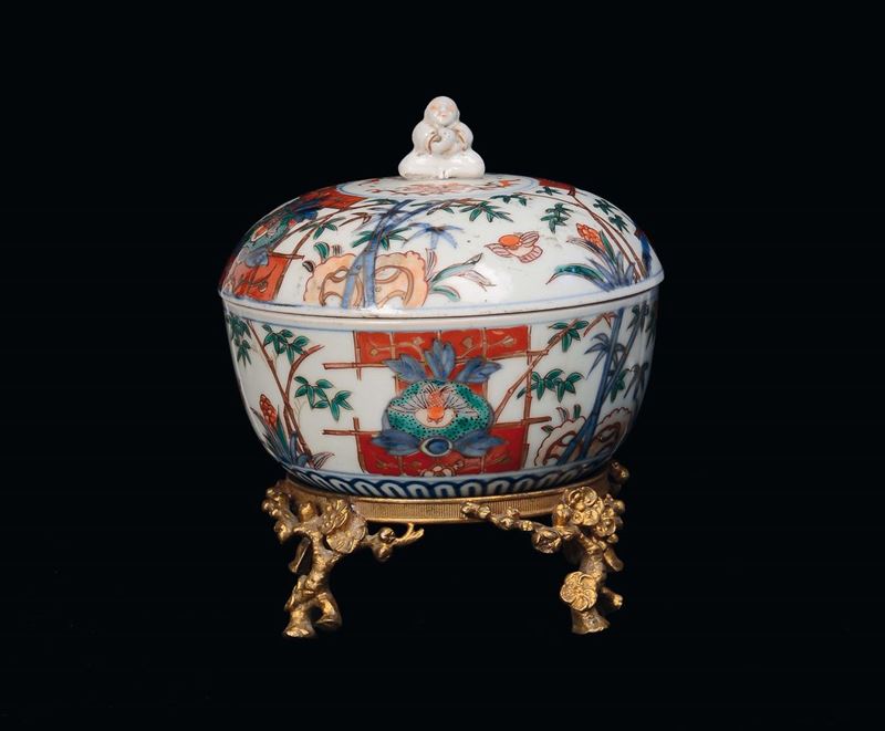 A porcelain bowl with bronze base and two porcelain and bronze cups, China, Qing Dynasty, 19th century  - Auction Fine Chinese Works of Art - Cambi Casa d'Aste