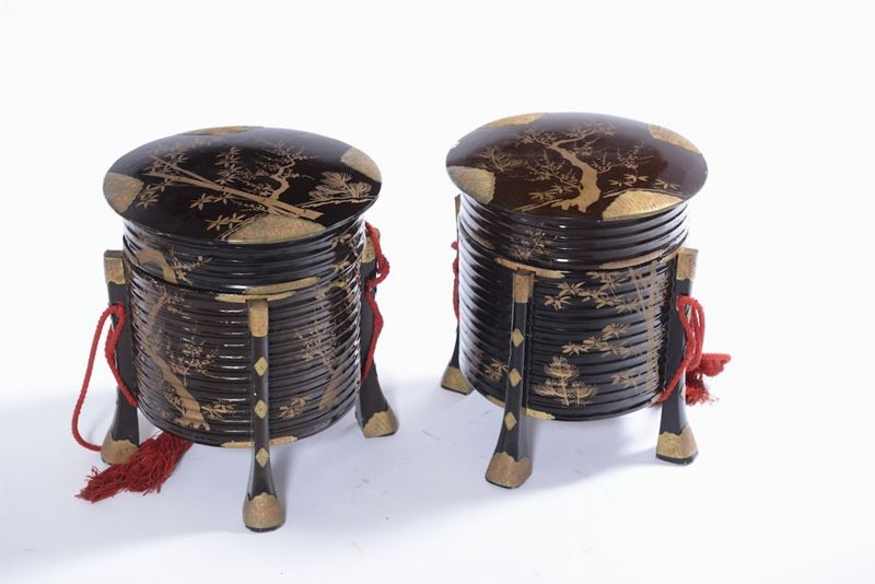 Due scatole Hokkai a fondo marrone, Giappone, XIX secolo  - Asta Fine Chinese Works of Art - Cambi Casa d'Aste